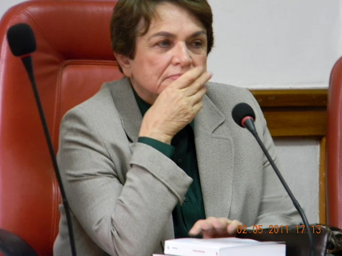 Nadia Anghelescu este profesoară la Universitatea din Bucureşti