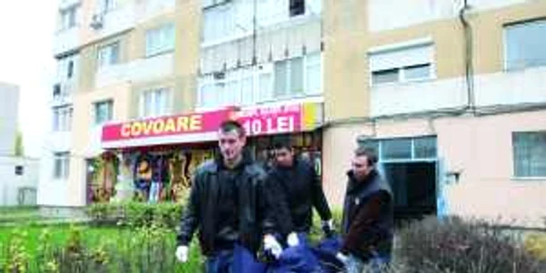 Cadavrul a fost luat de angajaţii de la pompe funebre