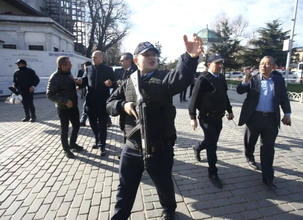 Polițiștii au încercuit imediat locul exploziei