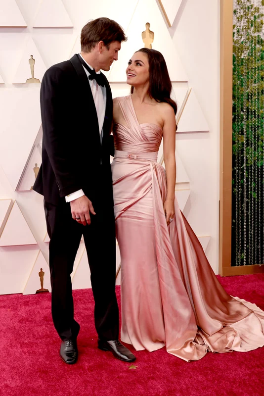Mila Kunis și Ashton Kutcher la Oscar 2022