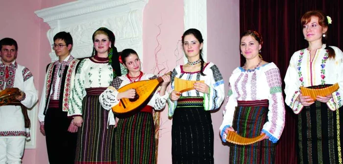 Ansamblul „Ţărăncuţa“ în straie naţionale FOTO/simbol: amtap.md