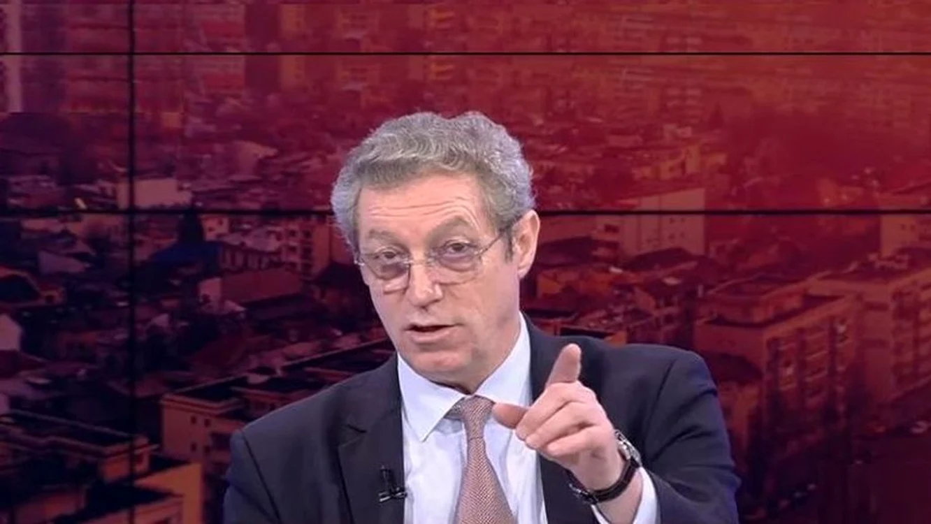 
    Adrian Streinu a preluat numele Cercel în urma căsătoriei  