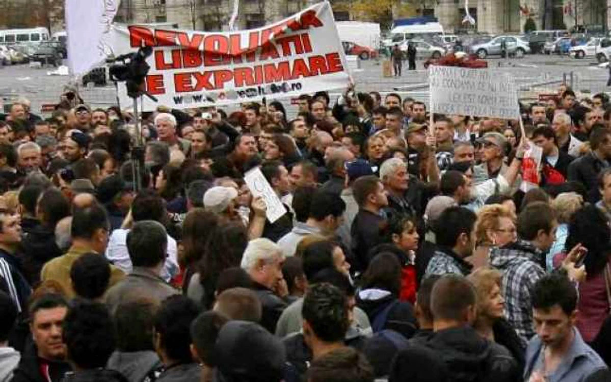 Protest împotriva limitării libertăţii de exprimare în faţa CNA. Foto: Cătălin Tudorică