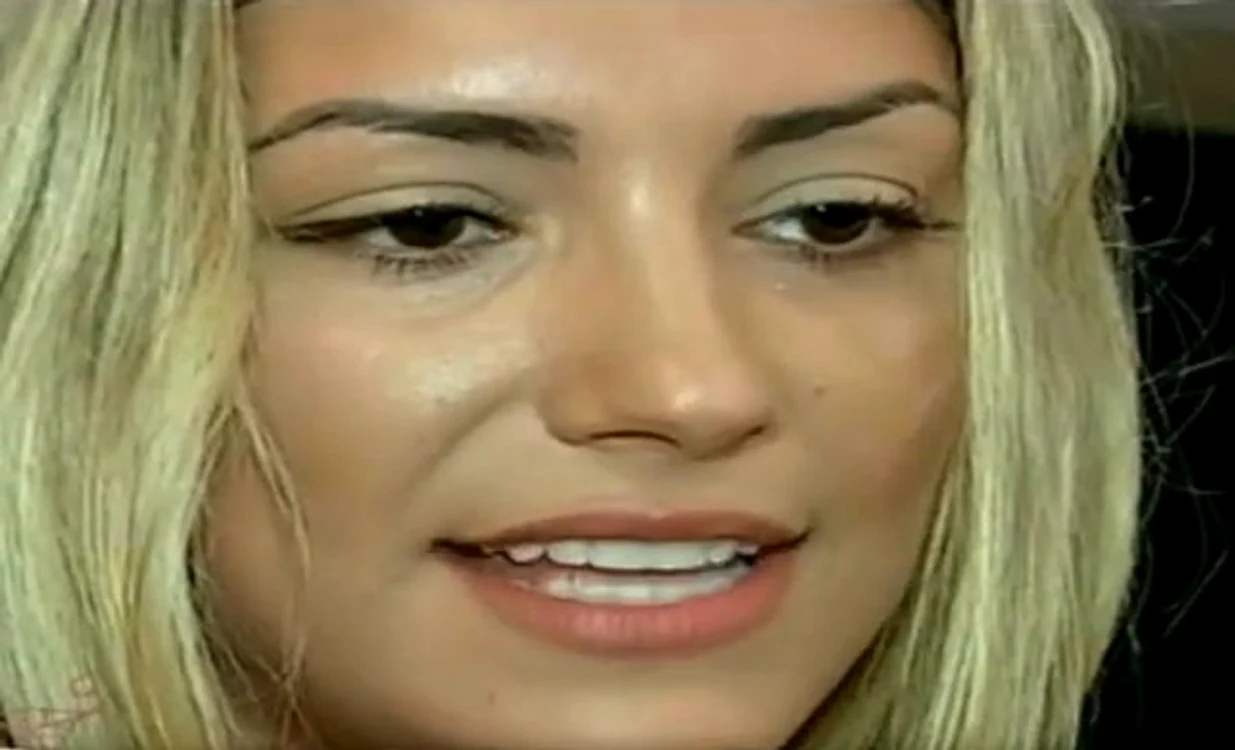 Misty suportă cu greu situaţia în care se află şi recunoaşte, cu sinceritate, că îl iubeşte pe Keo