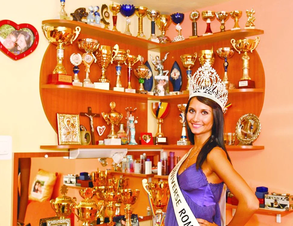 Alexandra ne-a  arătat cele 100 de  trofee şi medalii  câştigate la dans