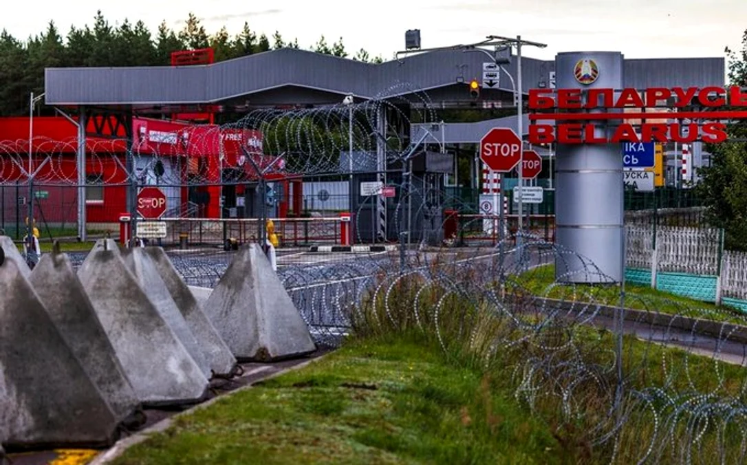 Lituania a instalat „dinţi de dragon” la frontiera cu enclava rusă Kaliningrad FOTO: X