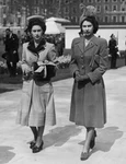Printesa Margaret si sora ei, Regina Elisabeta   GettyImages 504117436 jpg