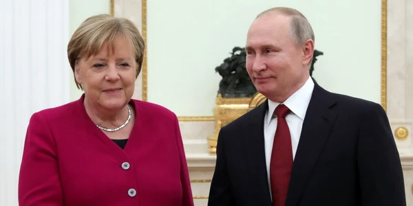 Angela Merkel si Vladimir Putin FOTO AFP 