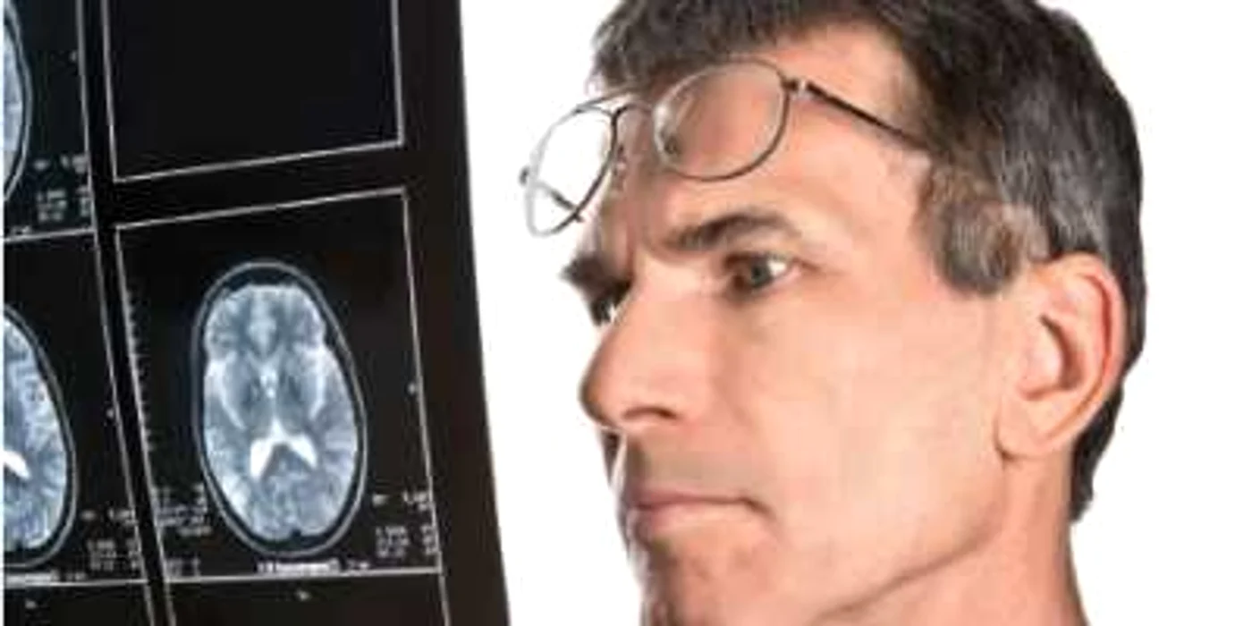 Cu ajutorul dispozitivului implantat se urmăreşte evoluţia activităţii cerebrale