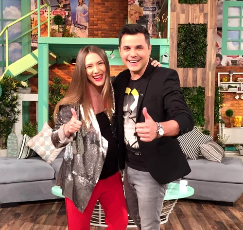 Adela l a lăsat singur pe Cove la cârma emisiunii "Vorbește lumea" jpeg