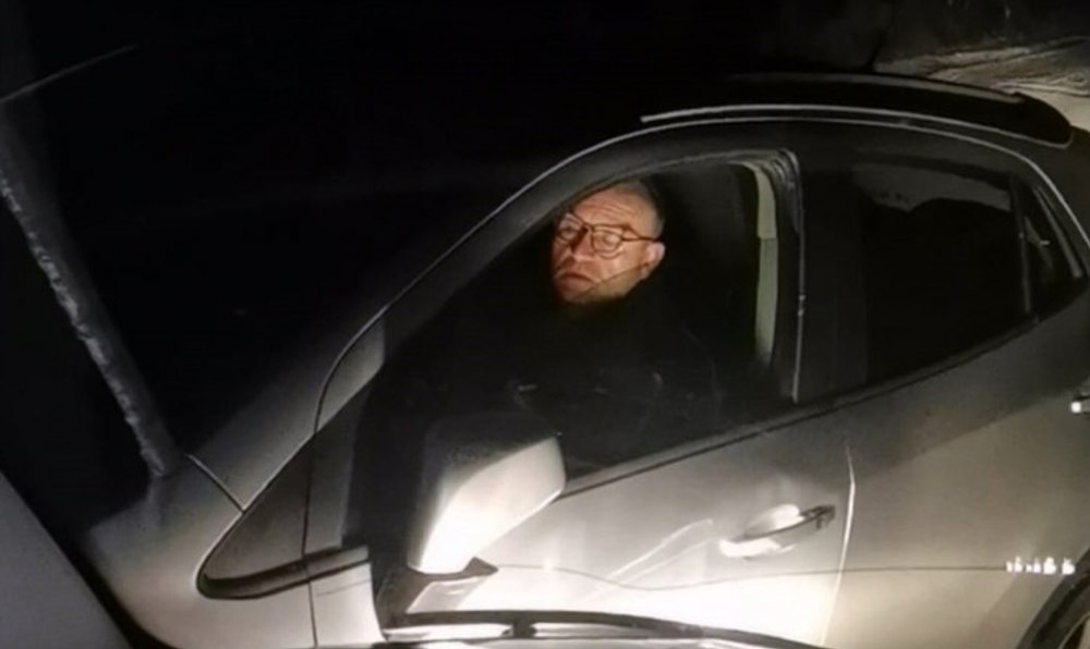 Primar din Cluj, prins băut la volan și filmat în timp ce mânca zăpadă ca să îi scadă alcoolemia: „Mi se uscase gura” VIDEO