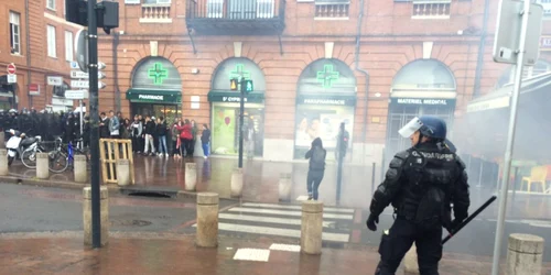 Manifestanţi din Toulouse dispersaţi cu gaze lacrimogene FOTO RT.COM