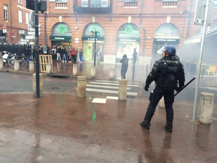 Manifestanţi din Toulouse dispersaţi cu gaze lacrimogene FOTO RT.COM