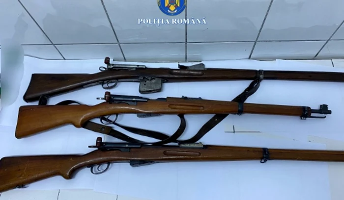 În pachet erau 3 arme. FOTO Poliția Română