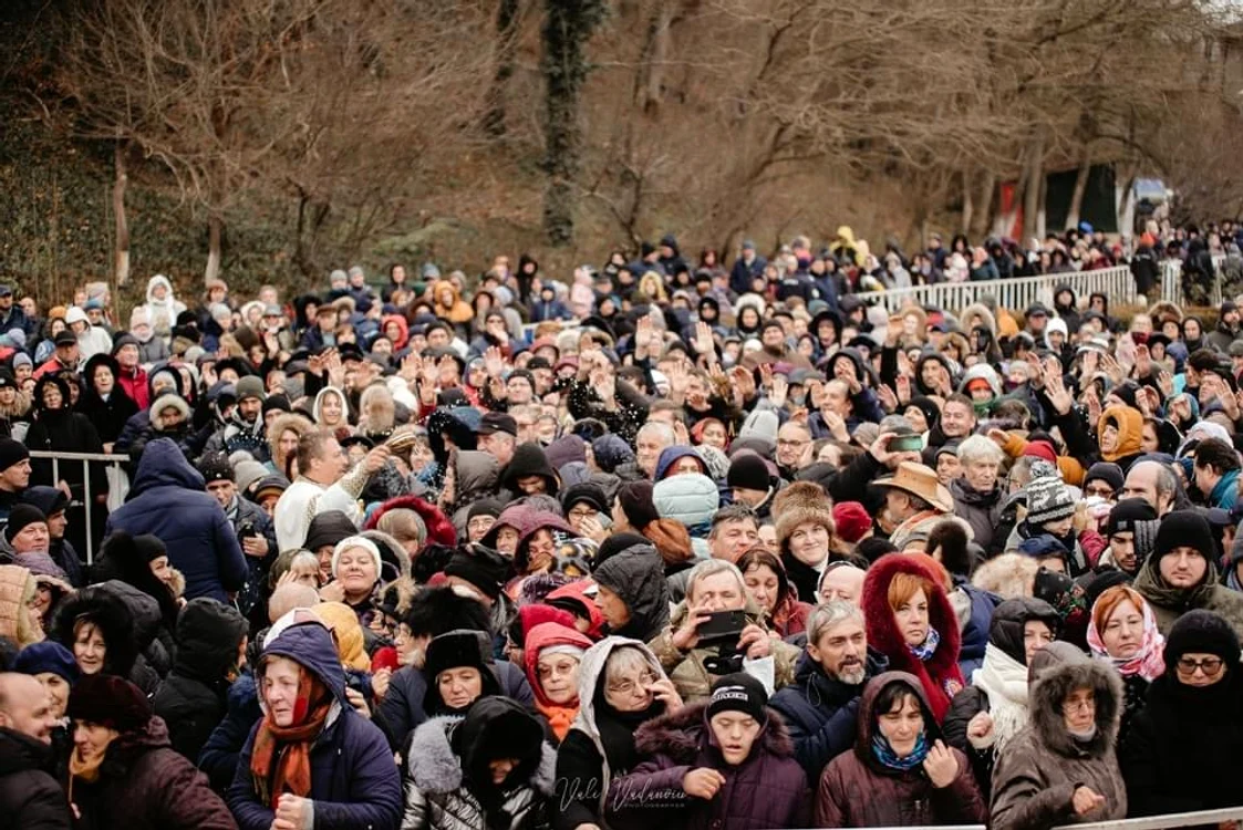 Pelerinaj la pestera Sfantului Andrei Sursa foto: Arhiepiscopia Tomisului 