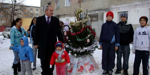 Cadouri pentru copiii nevoiaşi