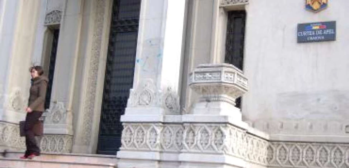 Craiova: Fostul secretar al Primăriei Turceni rămâne în arest