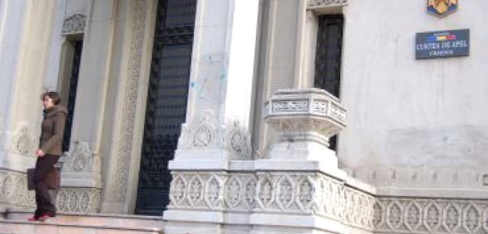 Craiova: Fostul secretar al Primăriei Turceni rămâne în arest