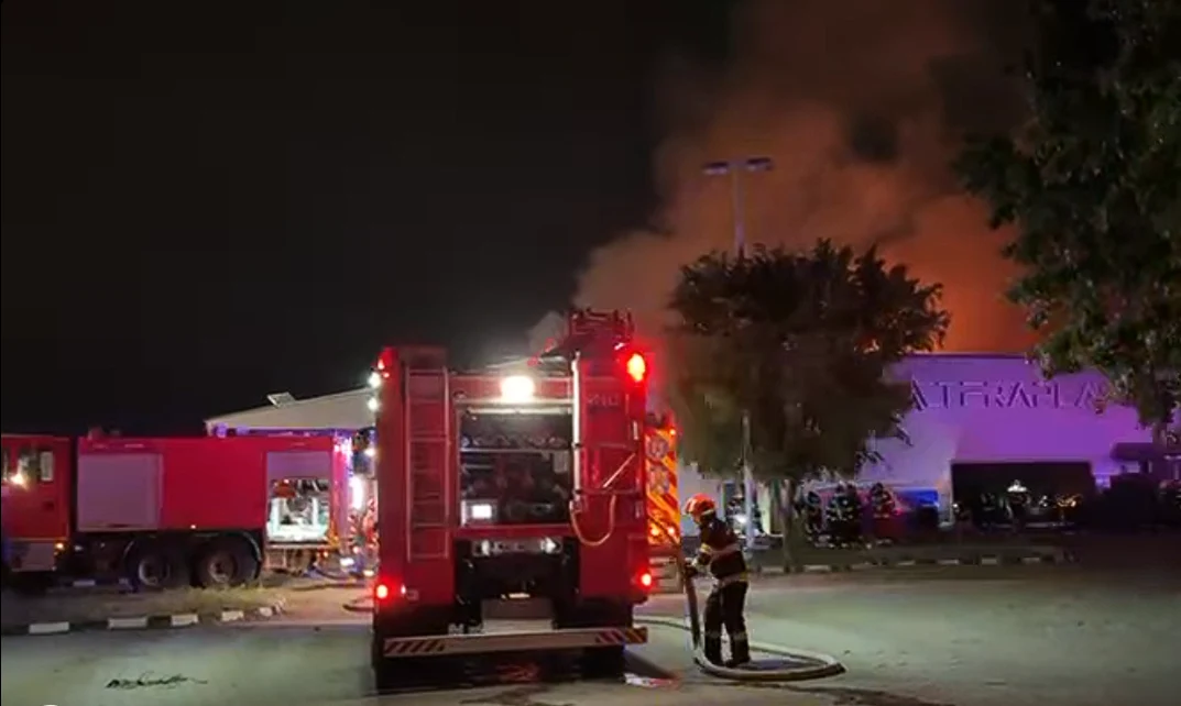 Incendiu de proporții la un depozit din Chiajna