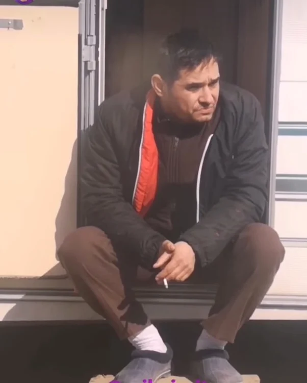 Mihai Raiț, odihnindu-se între două scene