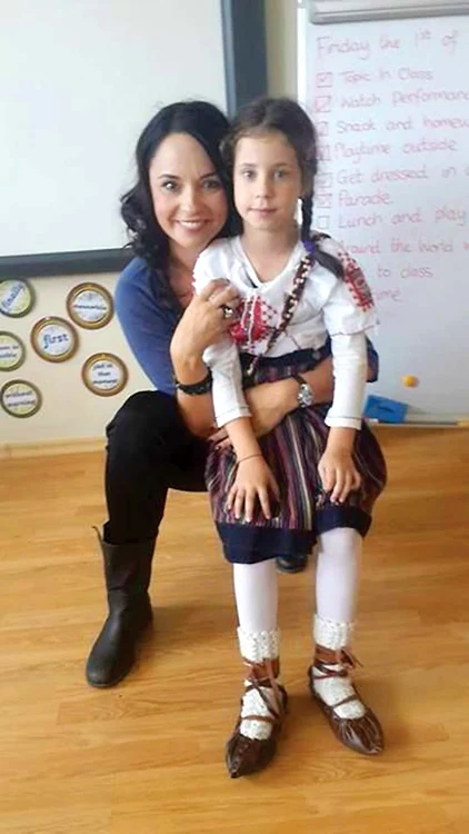 Andreea Marin  plăteşte 9.000 € anual pentru studiile Violetei