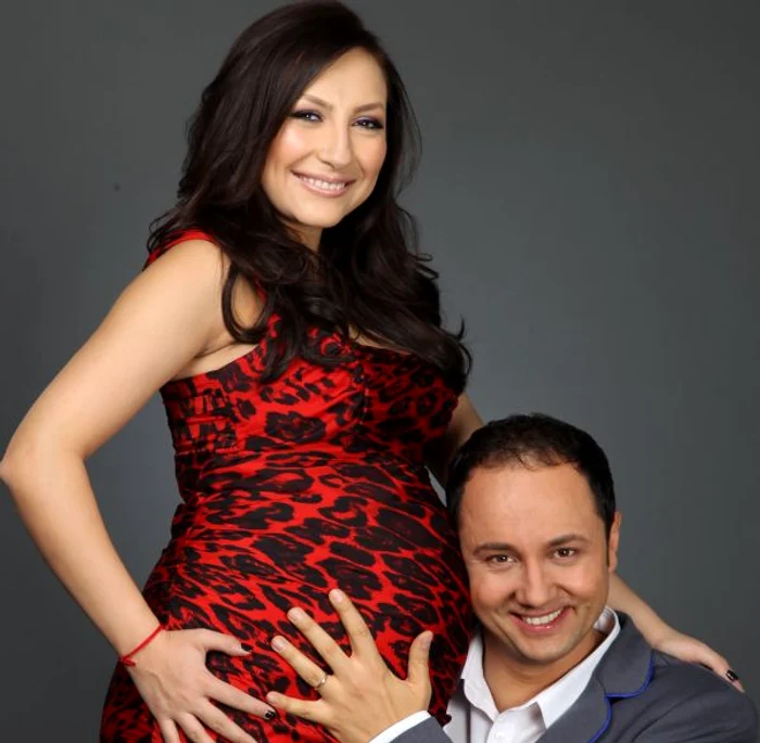 Andra Măruţă gravidă, la ziua lui David, în data de 16 martie, alături de soţul ei, CătălinFoto: Arhivă personală
