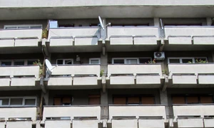 Teatrul cu masca de beton jpeg
