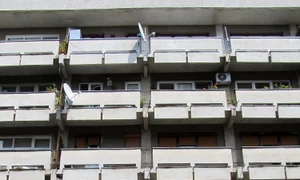 Teatrul cu masca de beton jpeg
