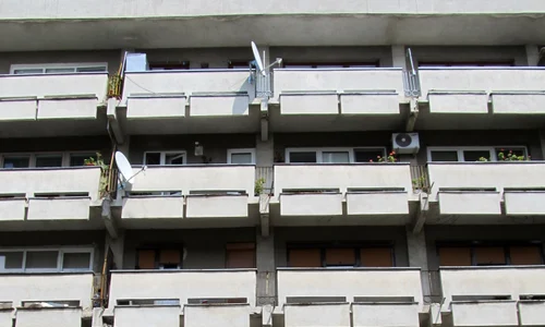 Teatrul cu masca de beton jpeg