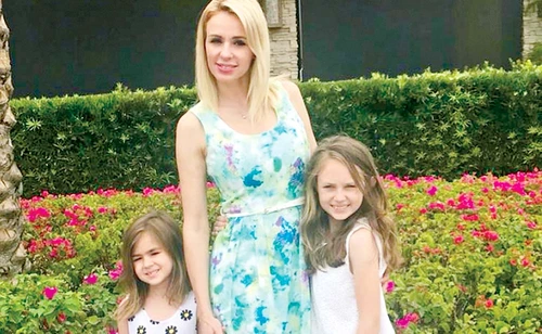 Fetițele lui Catrinel Sandu învață la o școală din Sarasota