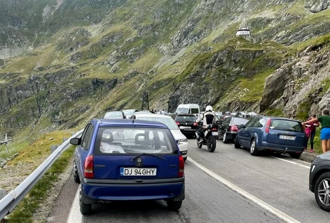 Accident pe Transfăgărăşan - un motociclist ucrainean şi fiul acestuia spulberaţi de o maşină care a intrat pe contrasens Imagine generică