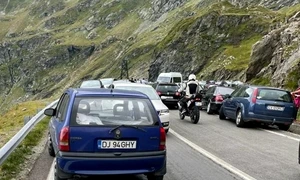 Accident pe Transfăgărăşan - un motociclist ucrainean şi fiul acestuia spulberaţi de o maşină care a intrat pe contrasens Imagine generică 
