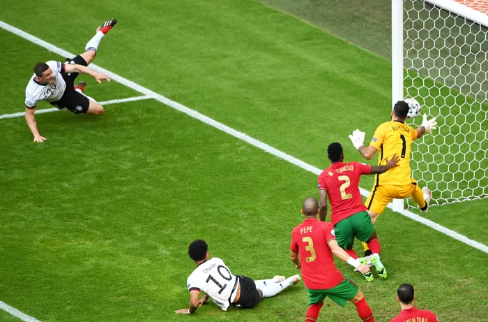 
    Gosens a înscris în minutul 6, însă golul nu a fost validat din cauza unui ofsaidFoto: EPA-EFE  