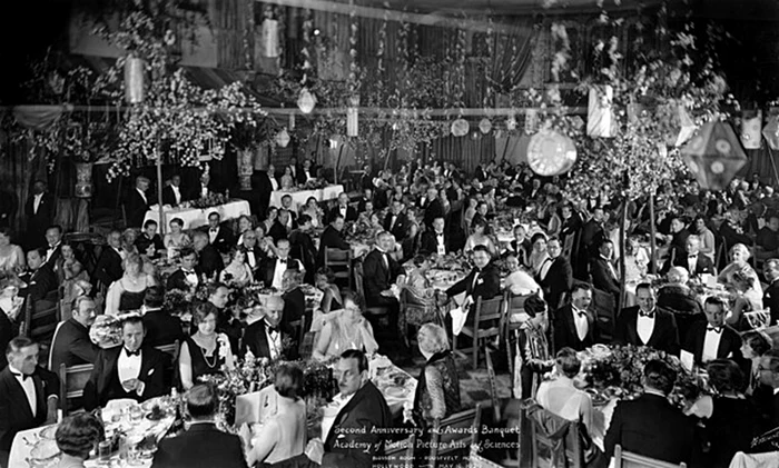 Ceremonia din 1929 cand a fost acordat primul premiu Oscar. Sursă foto: Wikipedia