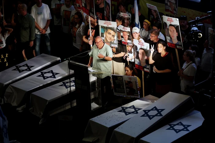 foto sicrie ostatici israelieni uciși în Gaza