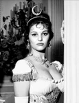 Claudia Cardinale interpretând o pe Pauline Bonaparte, Profimedia (1) jpg