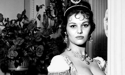 Claudia Cardinale interpretând o pe Pauline Bonaparte, Profimedia (1) jpg