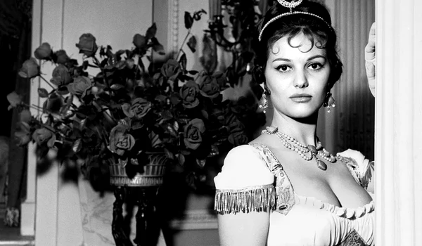 Claudia Cardinale interpretând o pe Pauline Bonaparte, Profimedia (1) jpg