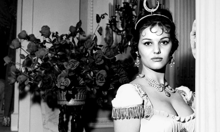 Claudia Cardinale interpretând o pe Pauline Bonaparte, Profimedia (1) jpg