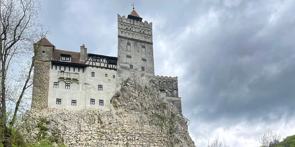 Veiga vlogger la Castelul Bran png
