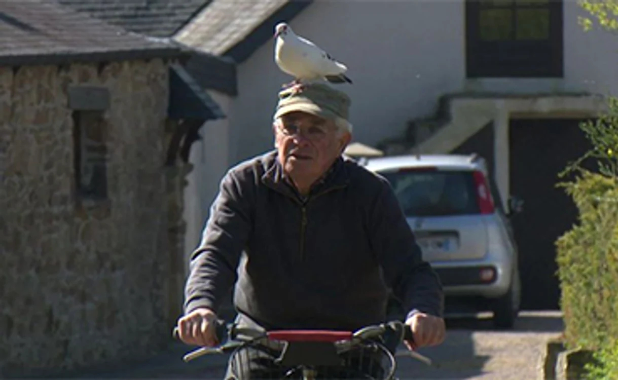 
    Xavier Bouget şi Blanchon, la plimbare cu bicicleta prin Gommenec’h  