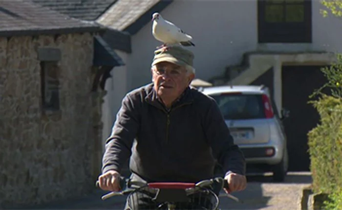 
    Xavier Bouget şi Blanchon, la plimbare cu bicicleta prin Gommenec’h  