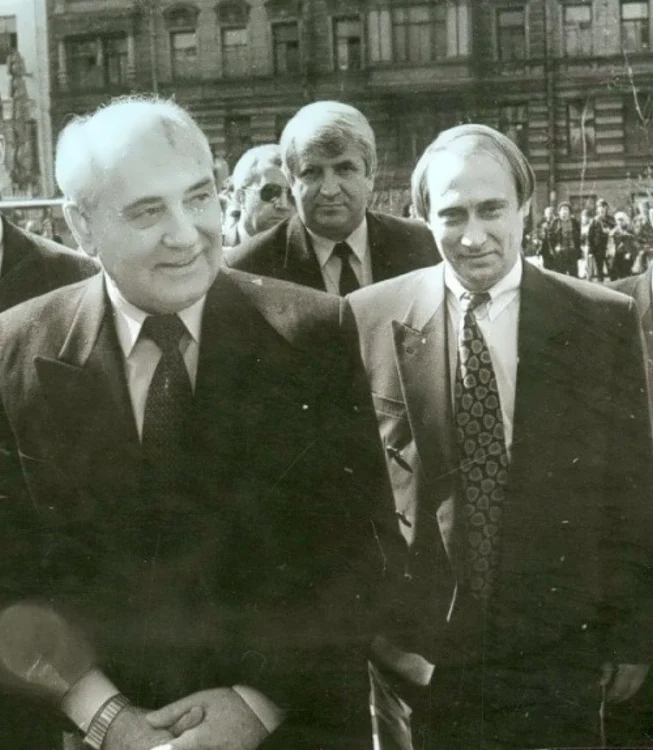 Mihail S. Gorbaciov şi Vladimir V. Putin în 1994