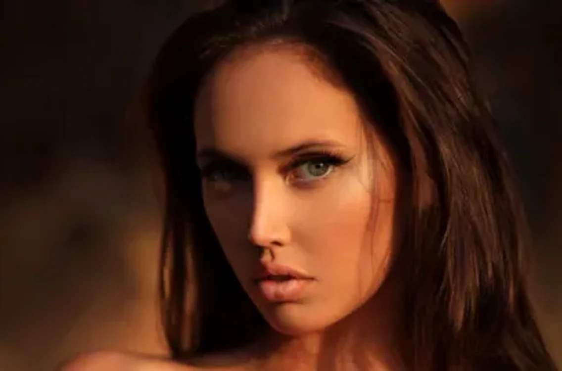 Elizabeth Marie Chevalier (32 de ani) este un model american