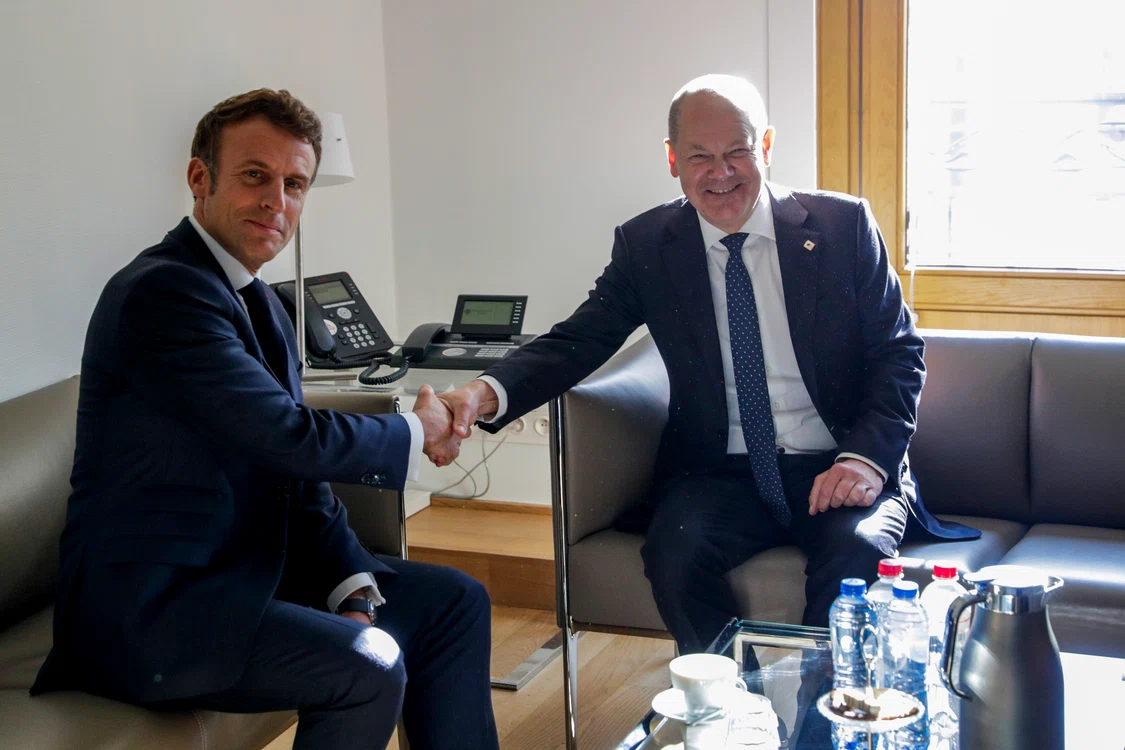 Președintele francez Emmanuel Macron și cancelarul german Olaf Scholz. Foto: EPA-EFE