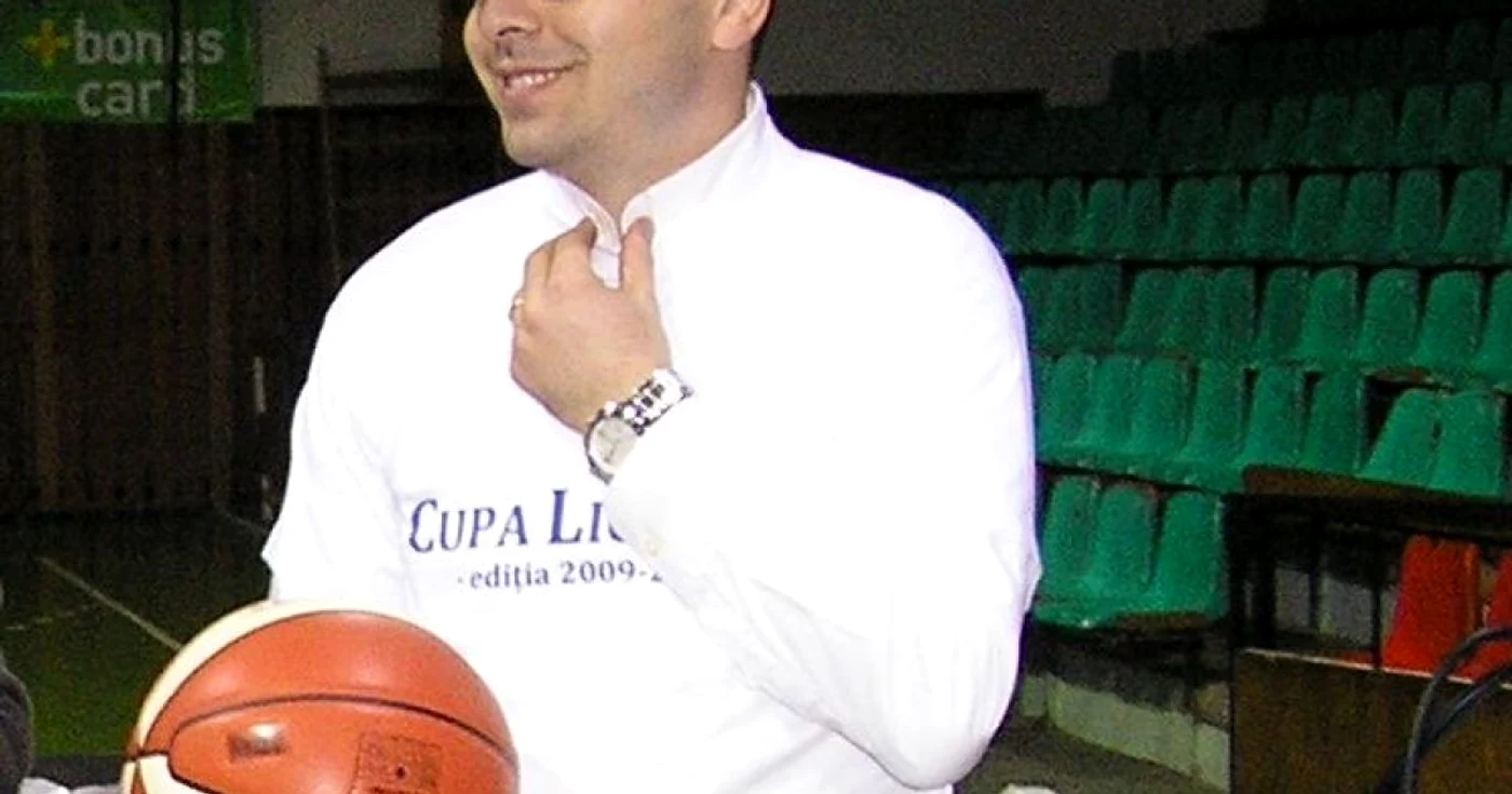 Daniel Gongu are pregătite materialele sportive pentru liceeni