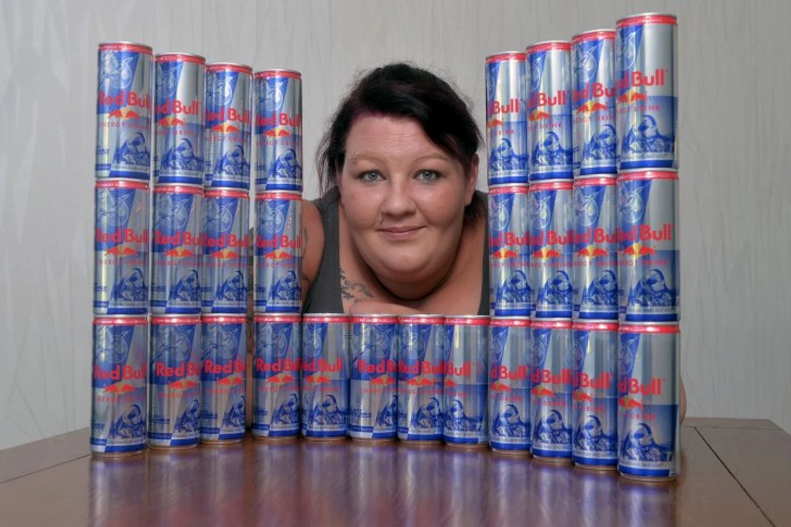 Lena Lupari (26 de ani) are mari probleme cu greutatea din cauza dependenţei de energizantefoto: The Sun