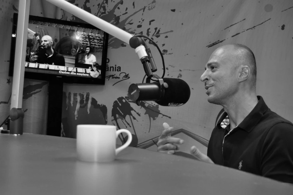 Fostul solist al trupei „Gaz pe foc” critică chemarea rezerviștilor la exerciții. Andrei Roșu: „Oamenii trebuie tratați cu respect”