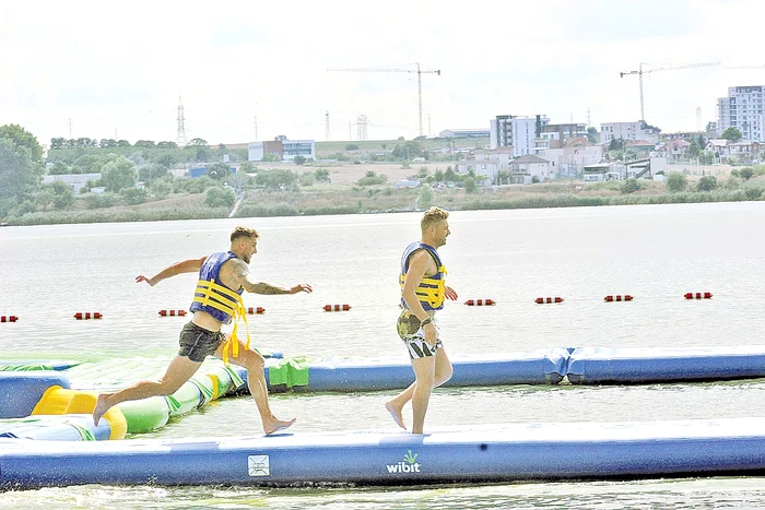 Costin Gheorghe se distrează la Mamaia alături de fostul coleg de la “Exatlon”, Ion Surdu