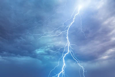 fulger trasnet foto shutterstock